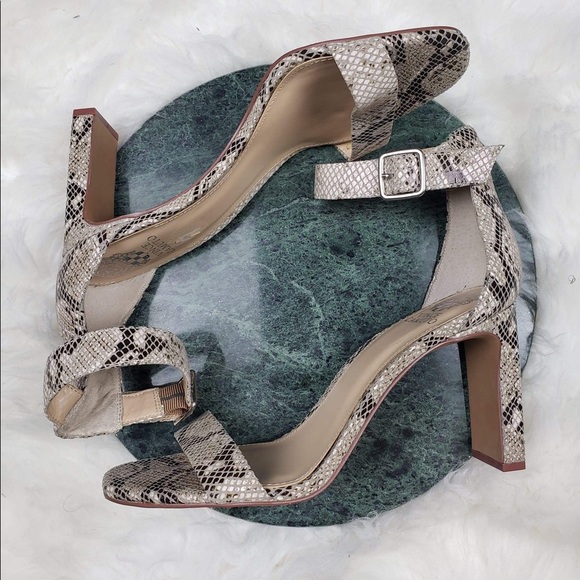 Vince Camuto neutral snakeskin heel with glimmer - Picture 2 of 5